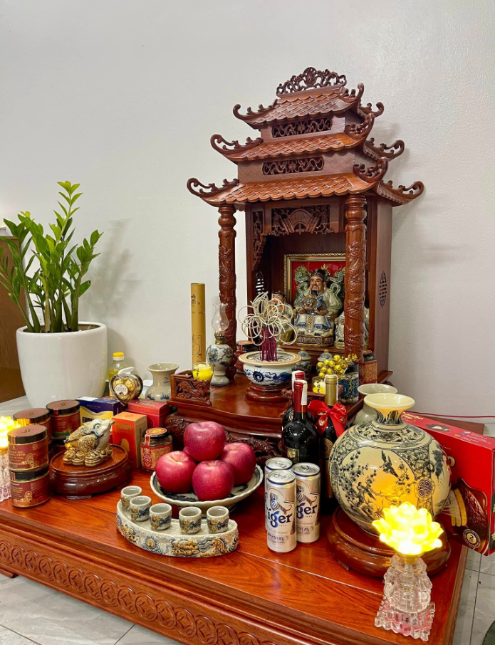 Chi tiết hoàn thiện bàn thờ ông địa ông thần tài bằng sắt cuối cùng